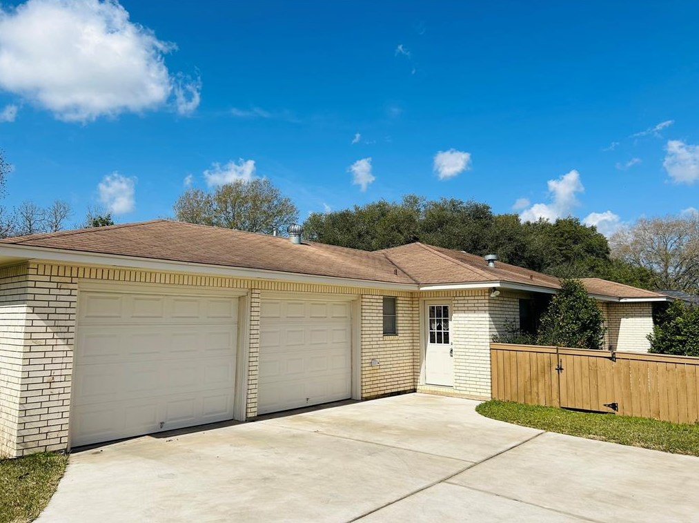 396 Spinn St, Brenham, TX 77833