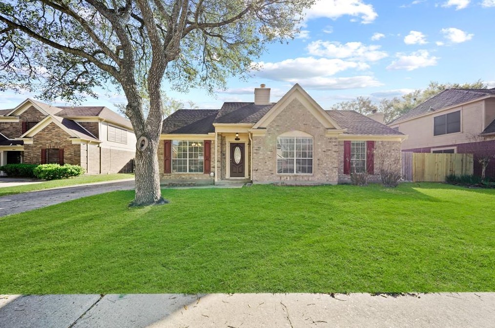 3909 Beechwood Dr, Pearland, TX 77584