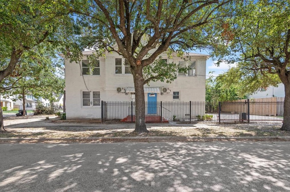 2402 Isabella St, Houston TX  77004-4356 exterior