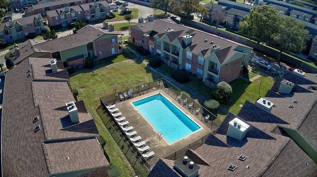 18800 Egret Bay Blvd, Houston TX  77058-3834 exterior