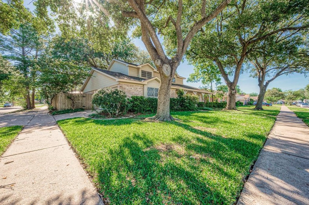 7703 Eichler Dr, Houston, TX 77036-6017