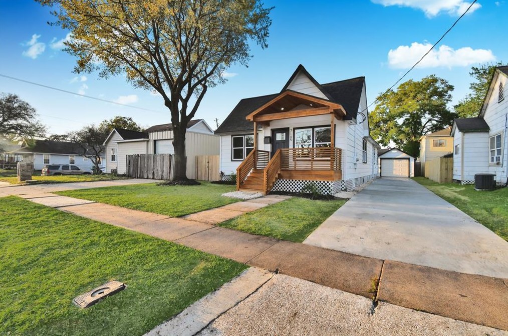 7105 Hemlock St, Houston, TX 77087-1740