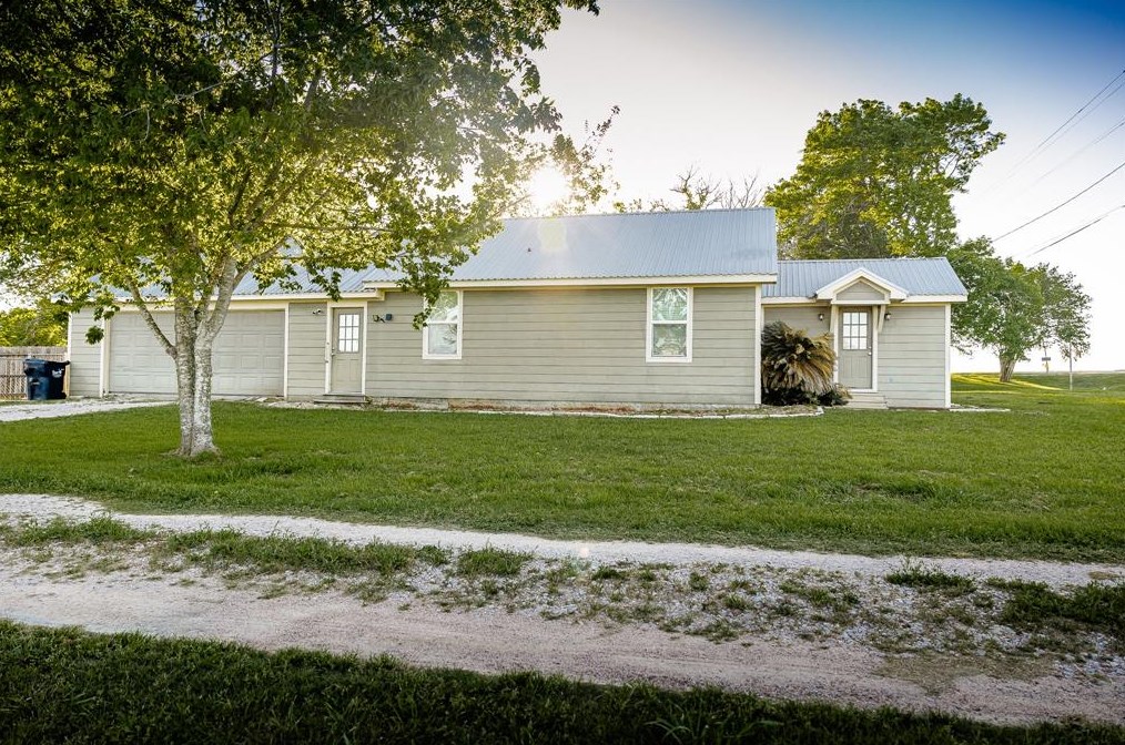 2511 S Market St, Brenham, TX 77833