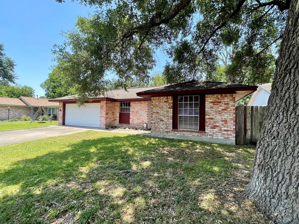 13718 Fernhill Dr, Sugar Land, TX 77498