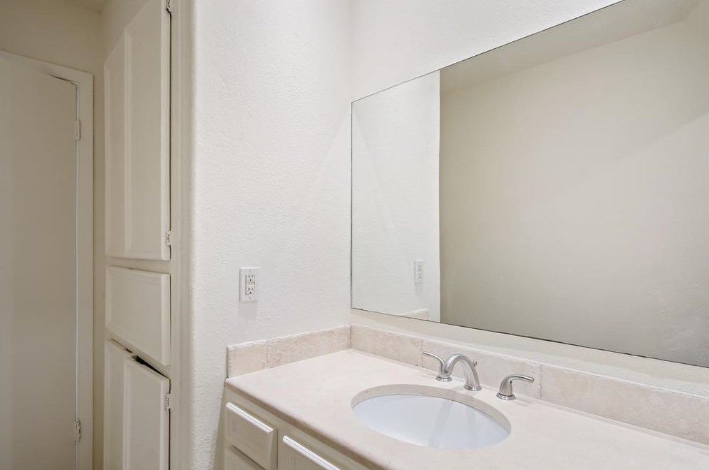 2818 Burke Rd, Pasadena TX 77502-5570 exterior