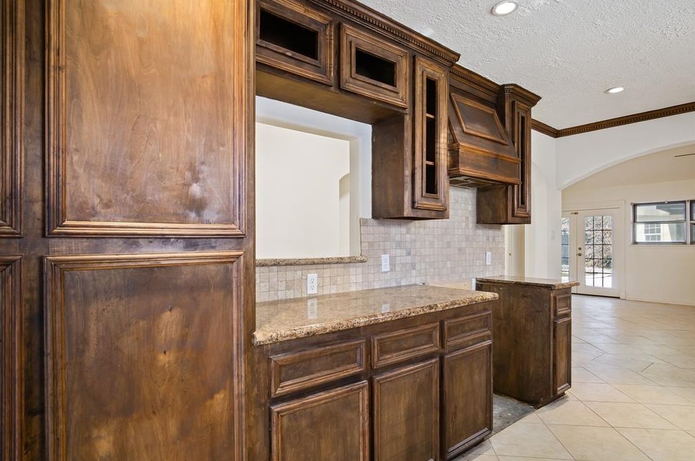 2818 Burke Rd, Pasadena TX 77502-5570 exterior