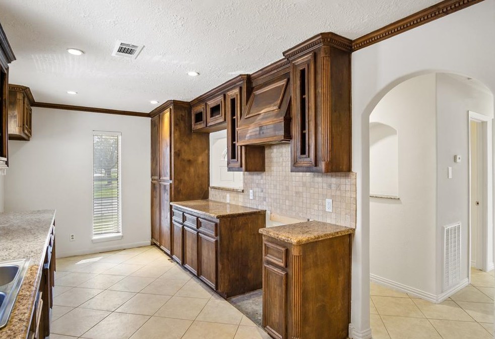 2818 Burke Rd, Pasadena TX 77502-5570 exterior