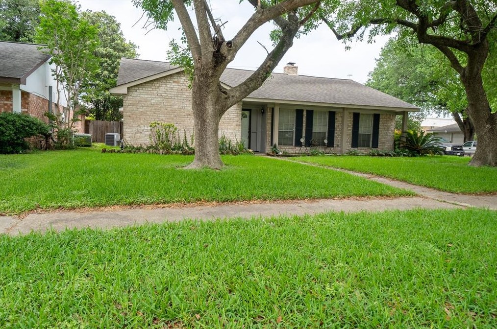 11731 Chessington Dr, Houston TX 77031-2602 exterior