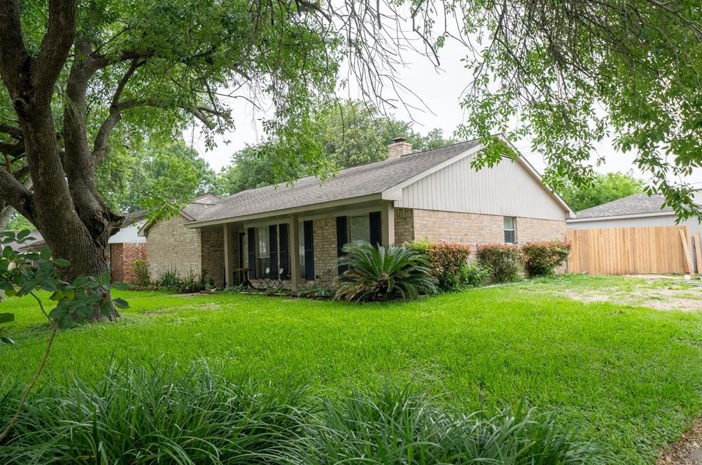 11731 Chessington Dr, Houston TX 77031-2602 exterior