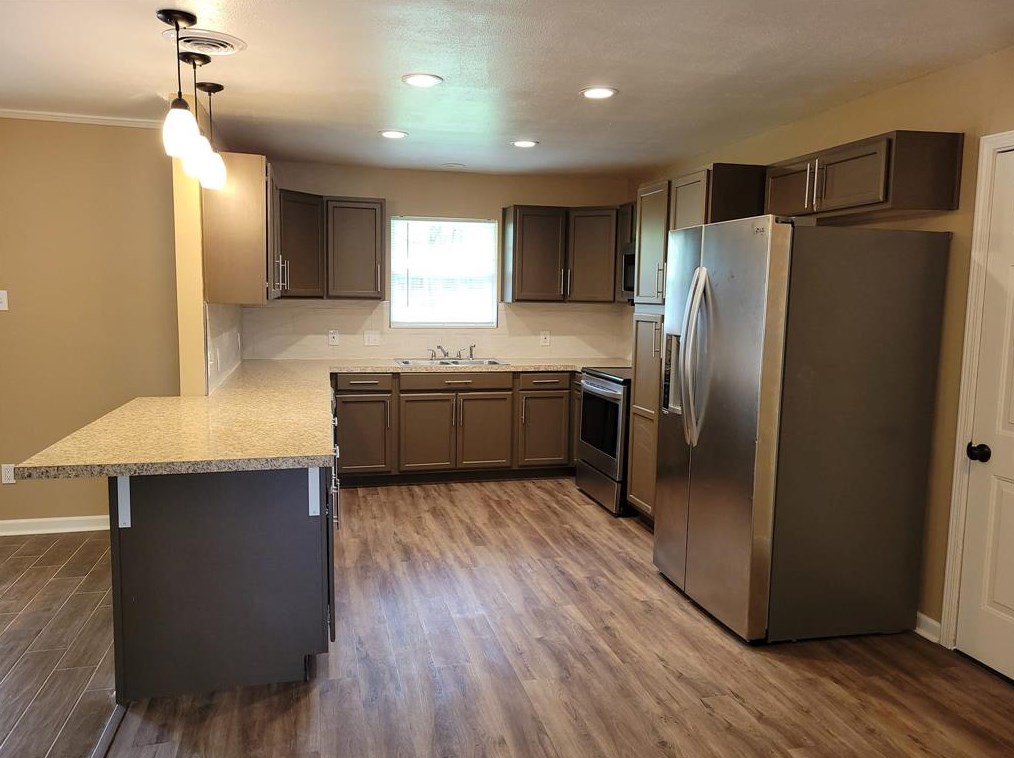 422 Biscayne Blvd, Taylor Lake Village, TX 77586