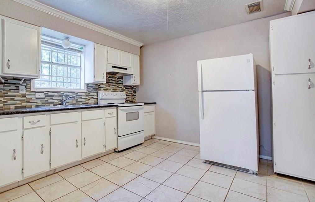 4808 Mcewen St, Houston, TX 77009-2763