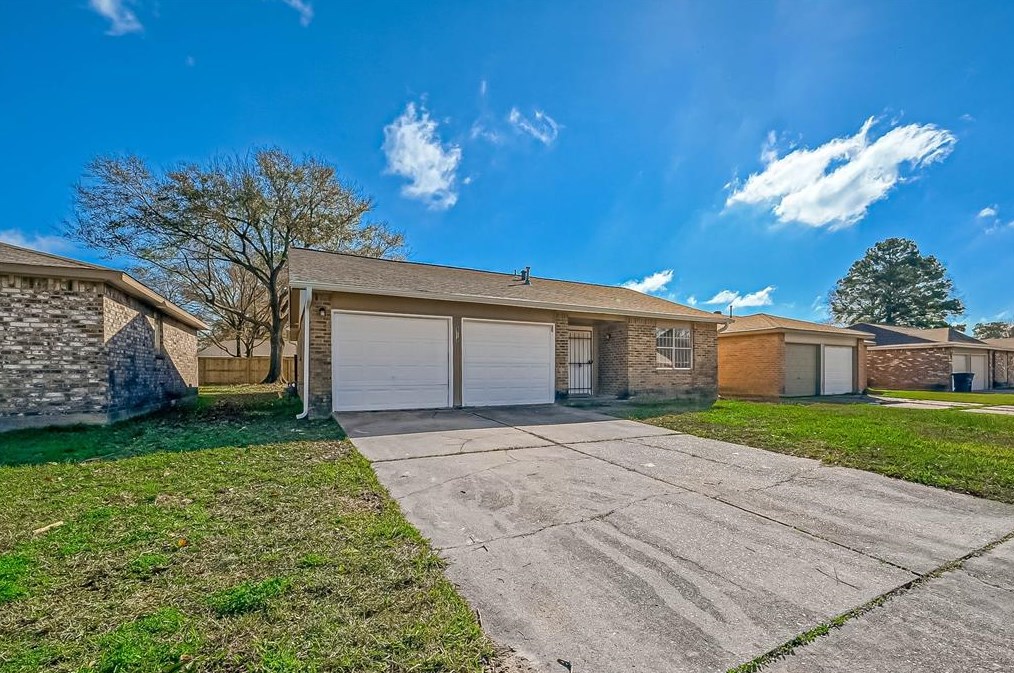 8714 Valley Flag Dr, Houston, TX 77078