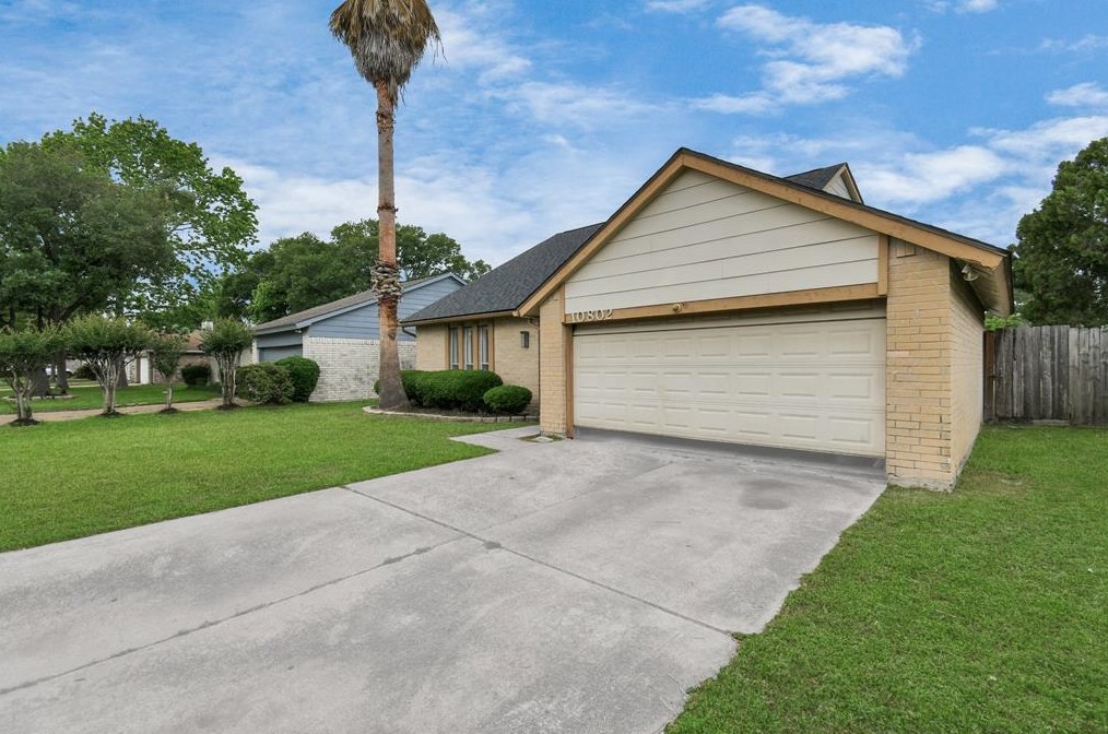 10802 Fallbrook Dr, Houston, TX 77064-4004
