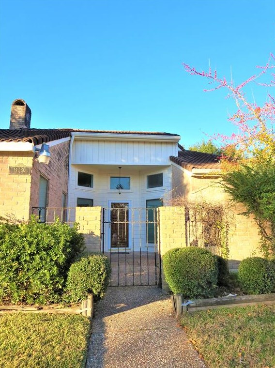14226 Woodnook Dr, Houston TX  77077-1422 exterior