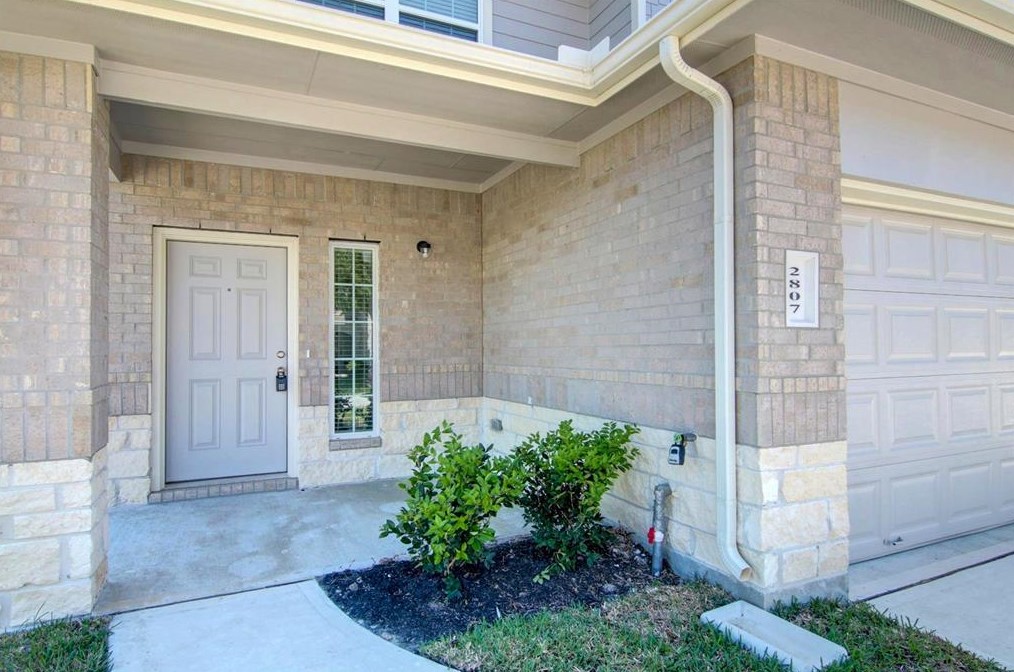 2807 Silver Charm, Houston TX  77014-1927 exterior
