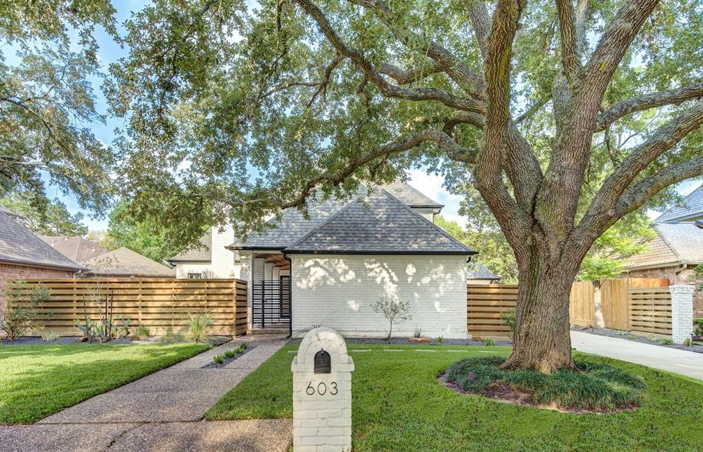 603 Flaghoist Ln, Houston, TX 77079-2552
