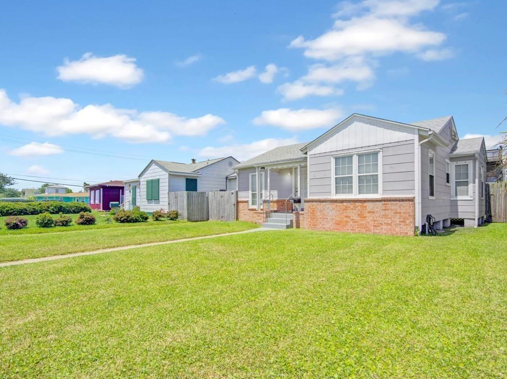 5614 Stewart Ave, Galveston, TX 77551
