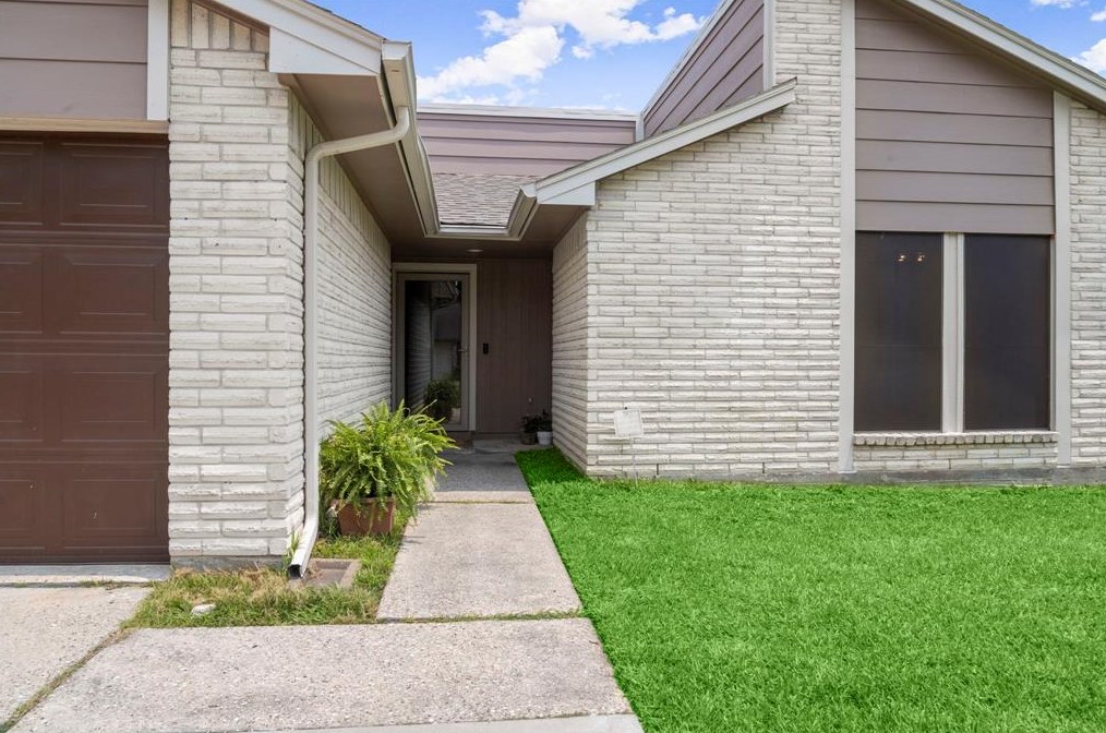 7831 Barnhill Dr, Humble, TX 77338-1811