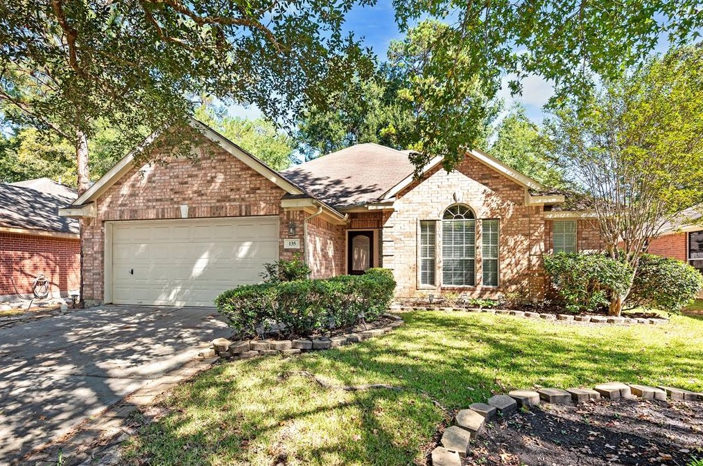 135 W Russet Grove Cir, Conroe, TX 77384
