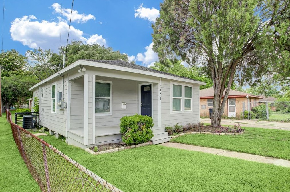 3801 Broyles St, Houston, TX 77026