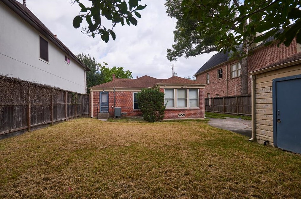 3925 Case St, Houston TX  77005-3603 exterior