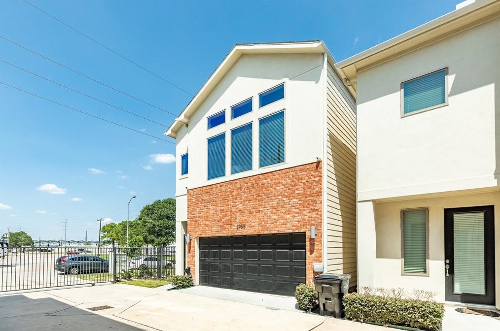 2958 Alice St, Houston, TX 77054-4602