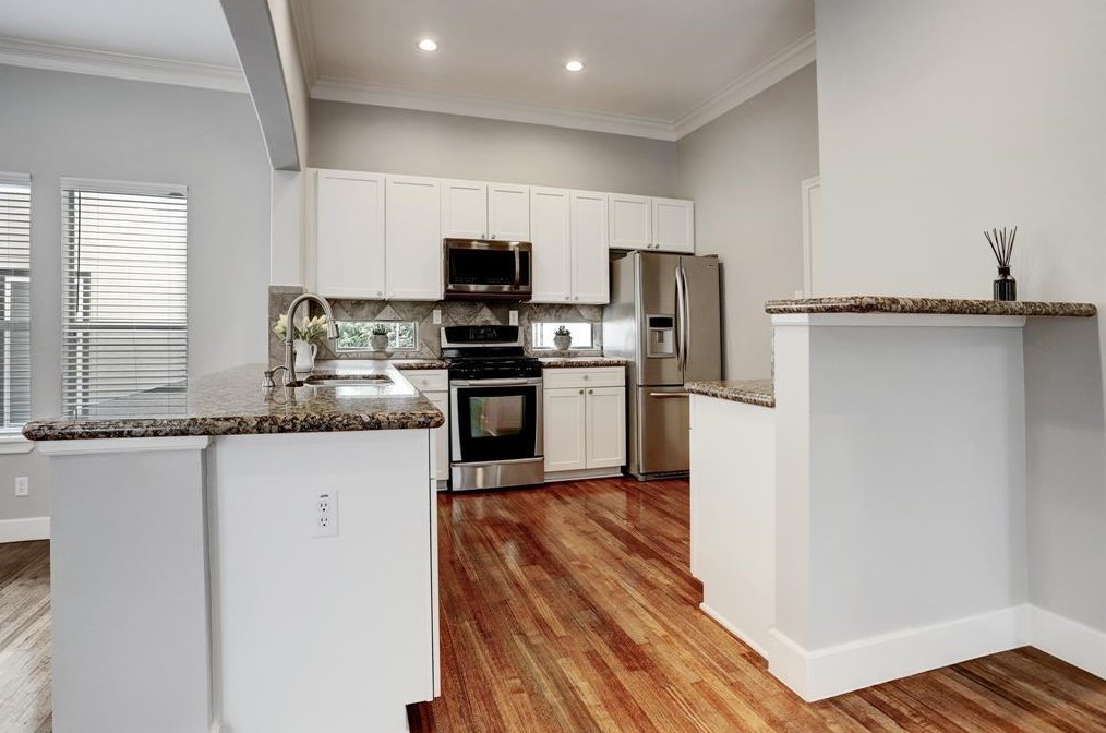 5334 Kiam St, Houston, TX 77007-1217