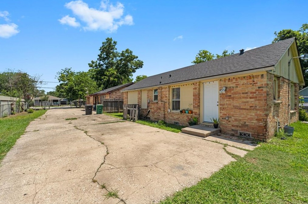 1518 Cresline St, Houston TX  77076-2833 exterior