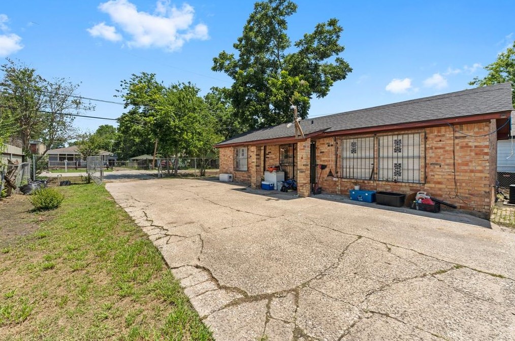 1518 Cresline St, Houston TX  77076-2833 exterior