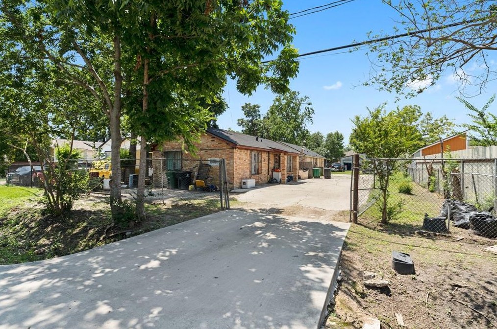 1518 Cresline St, Houston TX  77093-4420 exterior