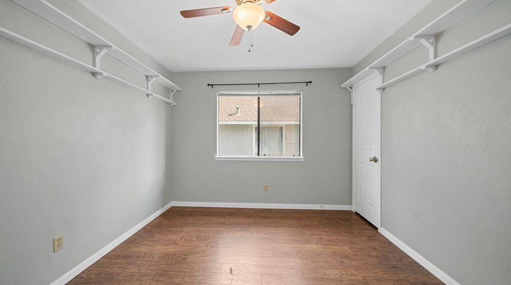 1507 New Cedars Dr, Houston TX  77062-2282 exterior
