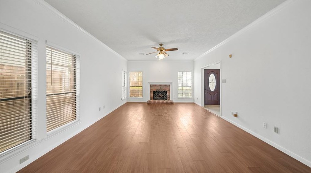 1507 New Cedars Dr, Houston TX  77062-2282 exterior