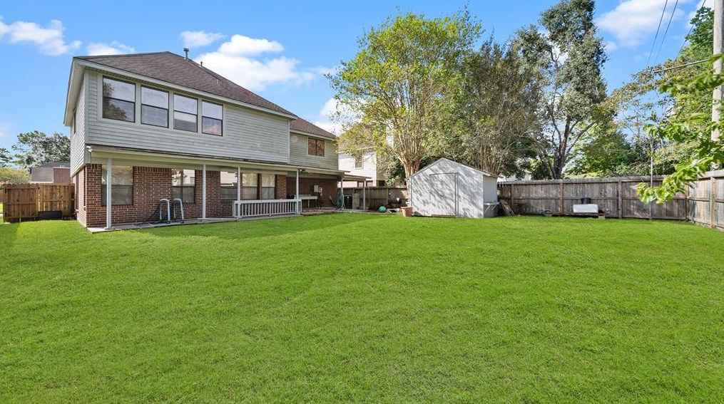 1507 New Cedars Dr, Houston TX  77062-2282 exterior