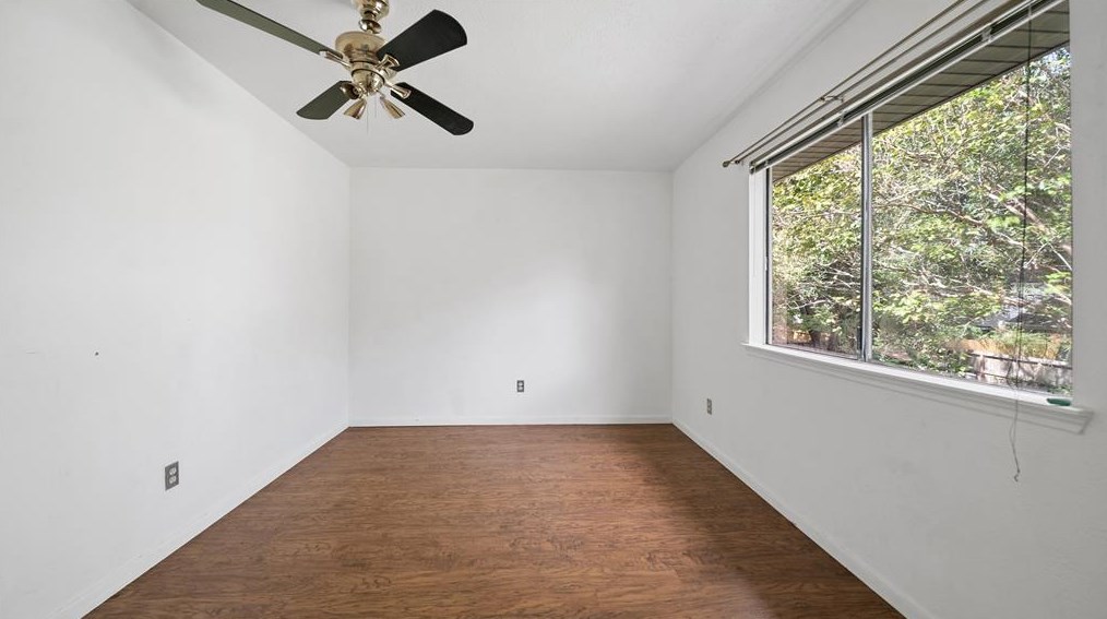 1507 New Cedars Dr, Houston TX  77062-2282 exterior