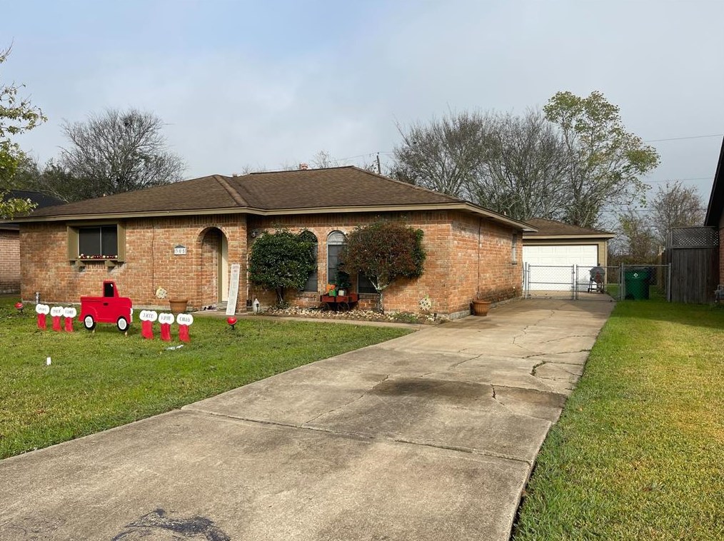 305 Bastrop St, Angleton, TX 77515