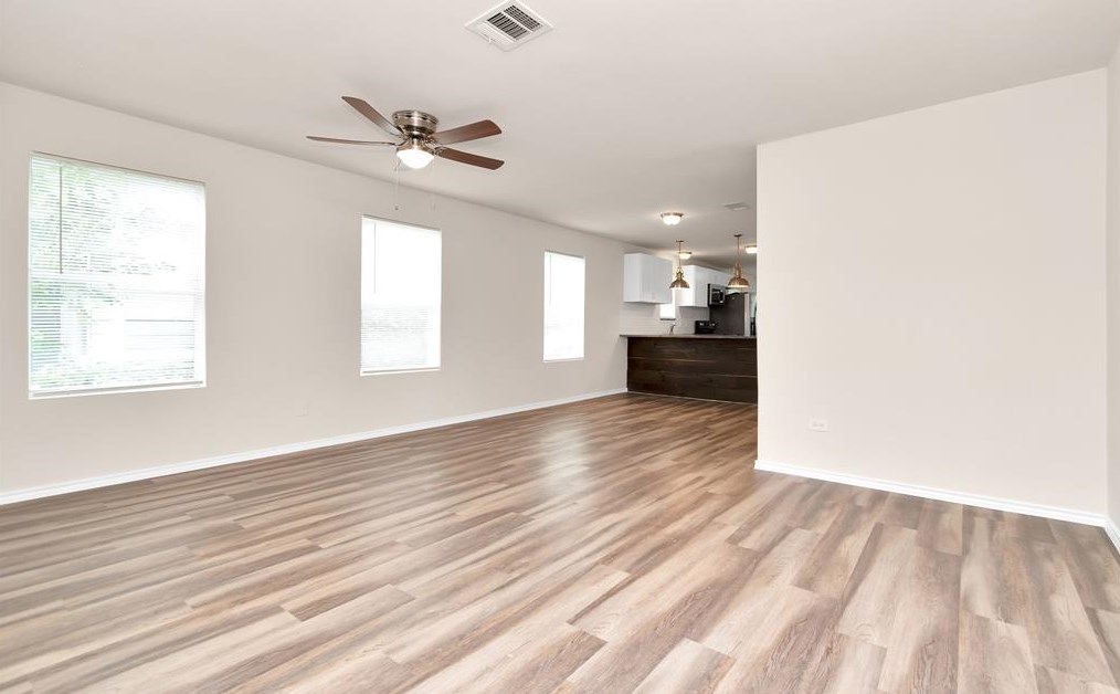 915 Eleanor St, Houston, TX 77009-1434