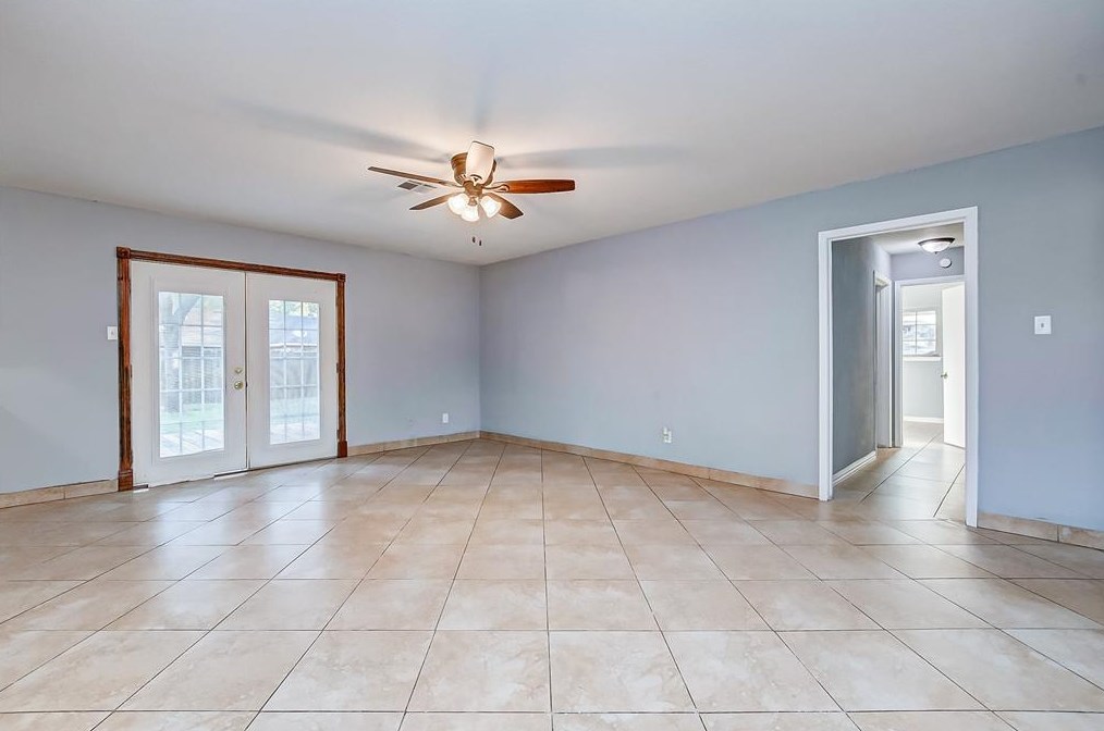 14143 Woodforest, Houston TX  77015 exterior
