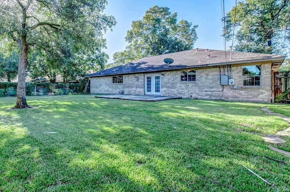 14143 Woodforest, Houston TX  77015 exterior