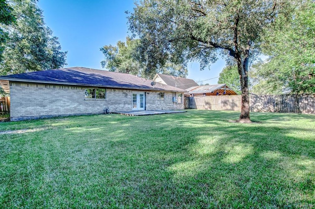 14143 Woodforest, Houston TX  77015 exterior