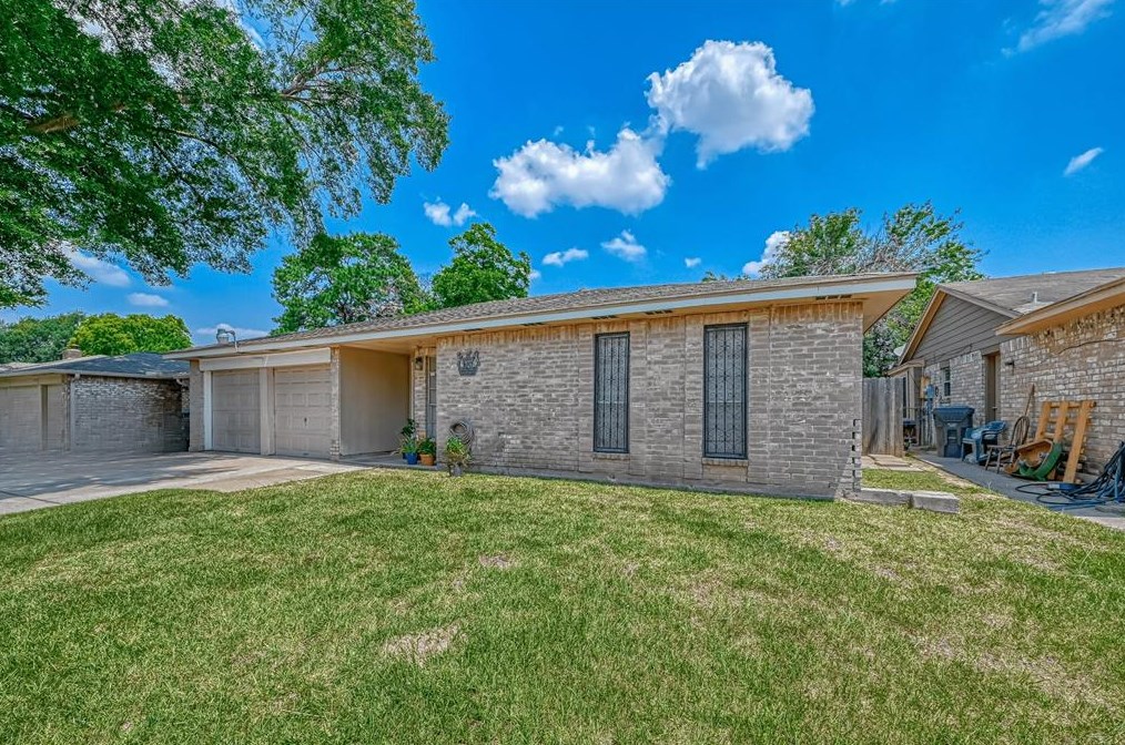 7526 Bubbling Spring Ln, Houston, TX 77086-3002