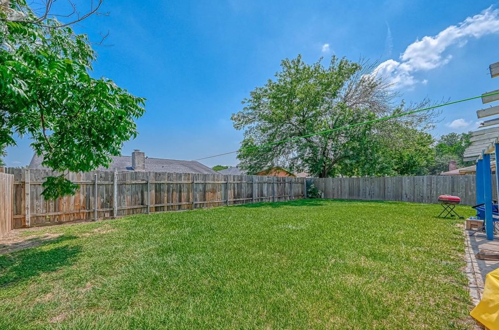 7526 Bubbling Spg Ln, Houston TX  77086-3002 exterior