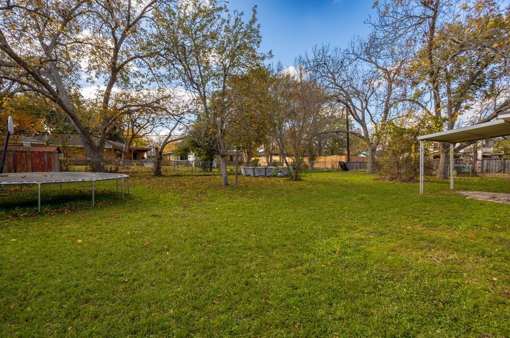 1305 Ewing St, Brenham, TX 77833-2308
