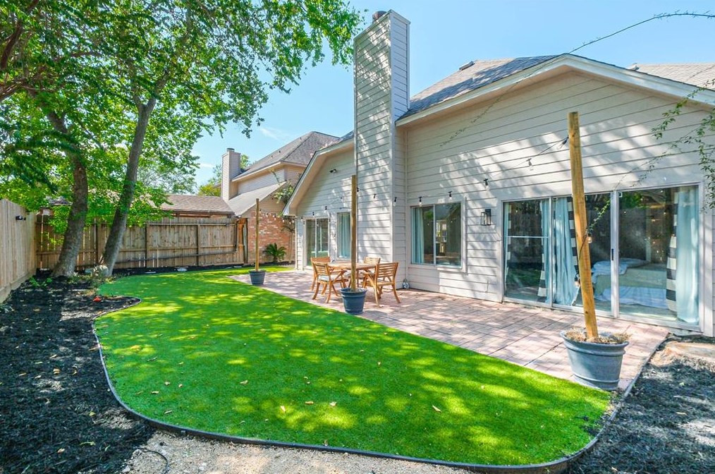 1565 Beaconshire Rd, Houston, TX 77077