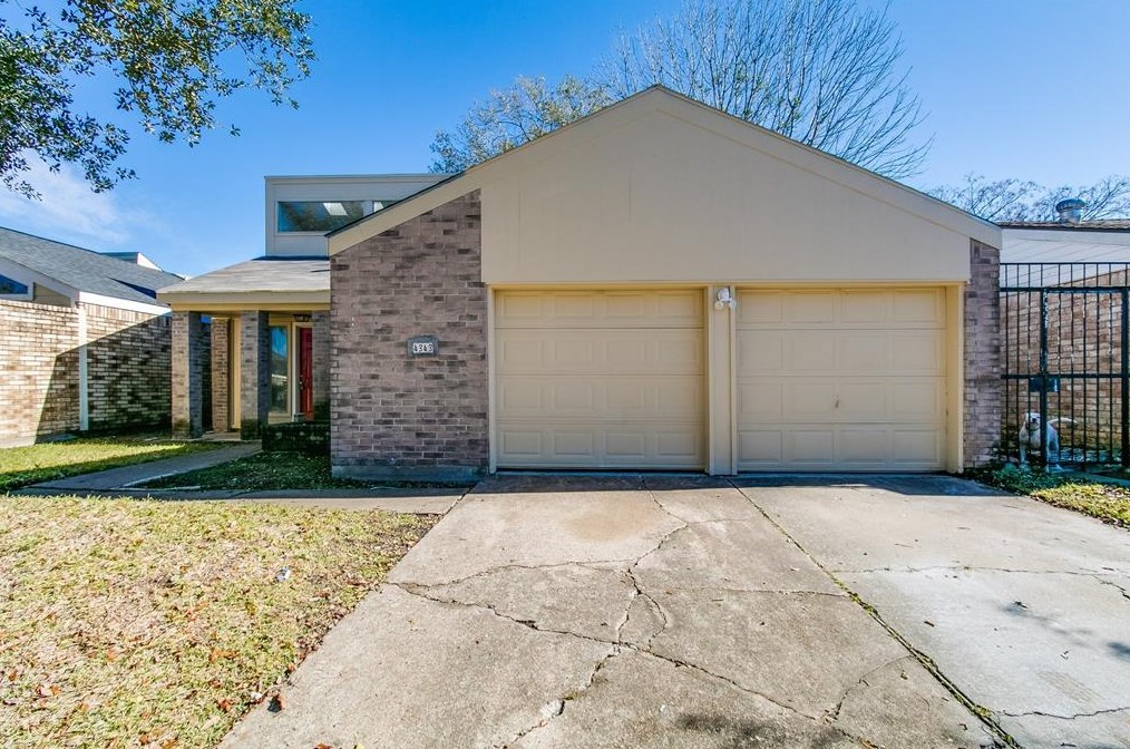 4343 Willow Beach Dr, Houston, TX 77072