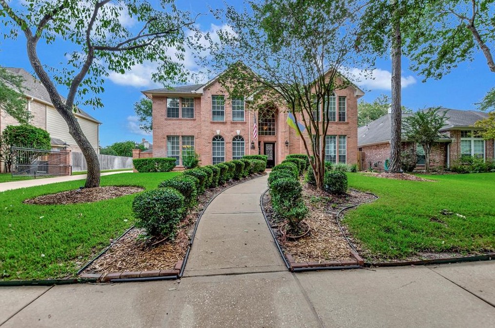17006 Chapel Park Way, Houston, TX 77059-3107