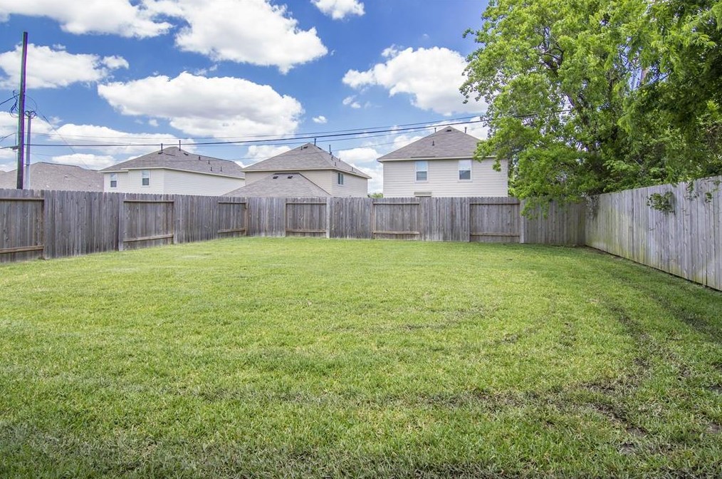6319 Heffernan St, Houston TX  77087 exterior