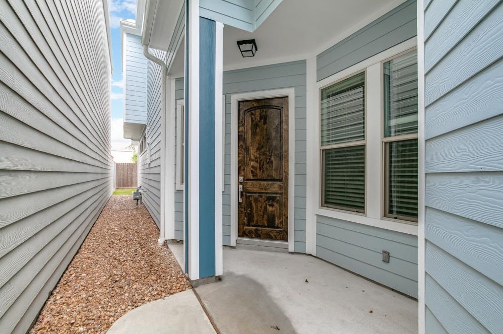 1130 Robbie St, Houston, TX 77009-2950