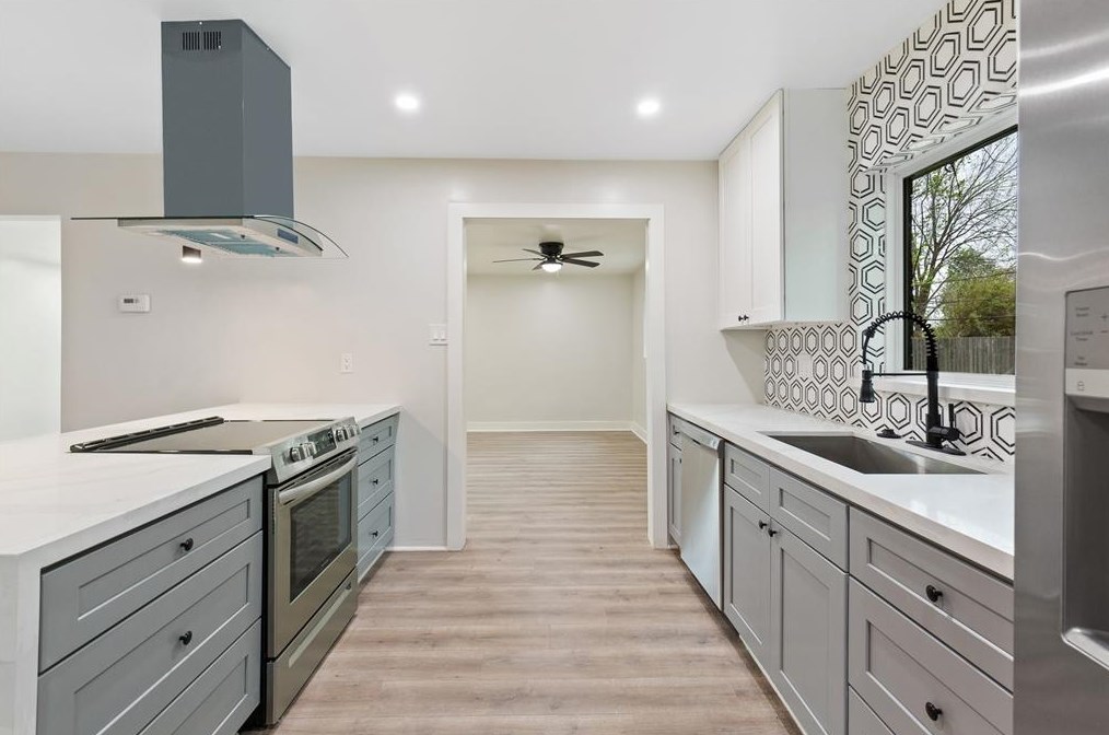 10415 Westray St, Houston, TX 77043-1823