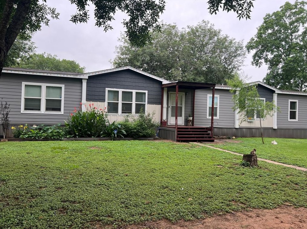 4630 Hill Side Ln, Needville, TX 77461-8739