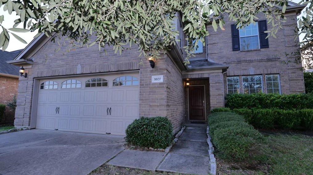 9607 Amber Bluff Ln, Katy, TX 77494-5016